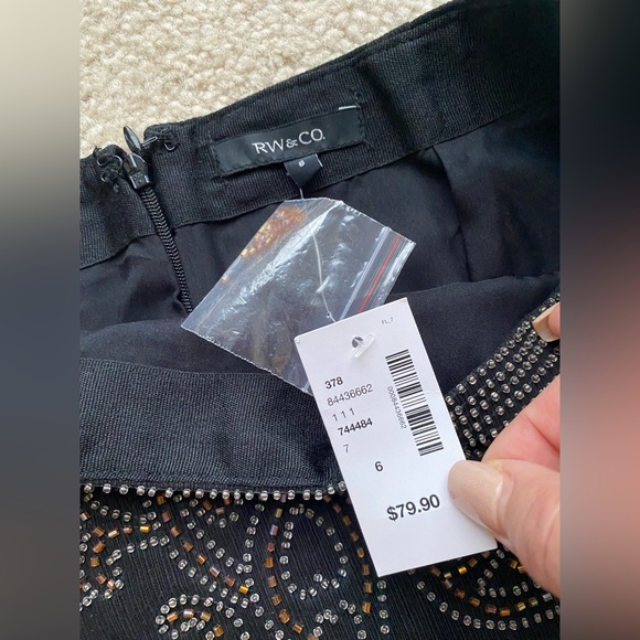 Beautiful Skirt - Picture 2 of 8